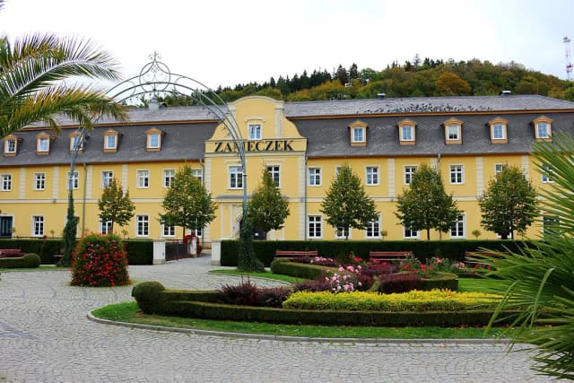Kudowa Zdrój sanatorium NFZ – najlepsze opcje leczenia i zakwaterowania